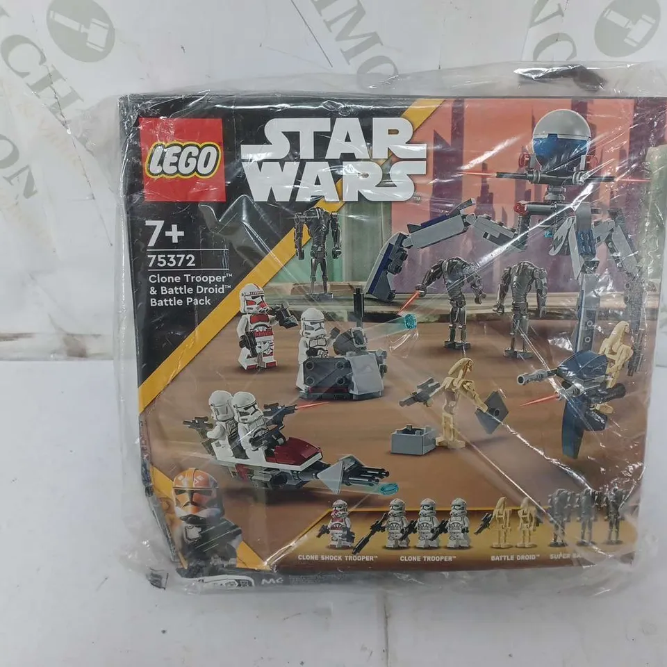 CLONE TROOPER & BATTLE DROID PACK  RRP £24.99