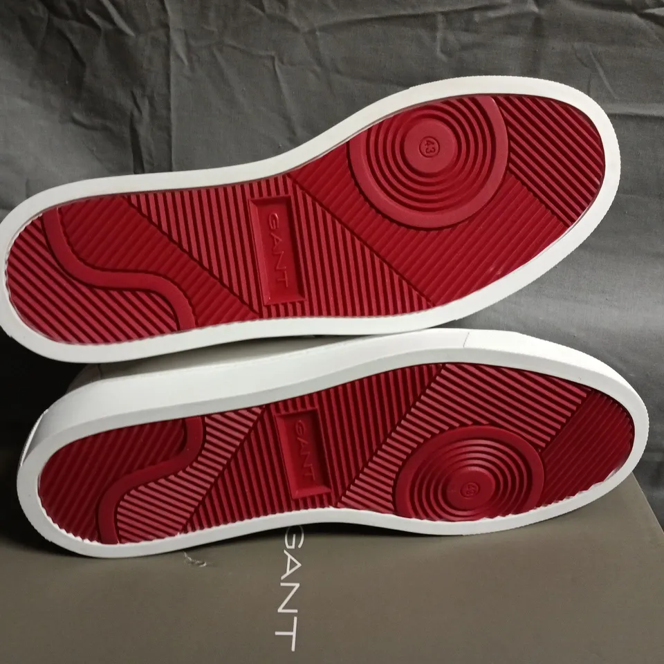 GANT WHITE LEATHER SNEAKERS - UK 9 (EU 43)
