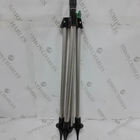 BOXED SFIXX GARDEN ZINC SPRINKLER WITH TRIPOD BASE