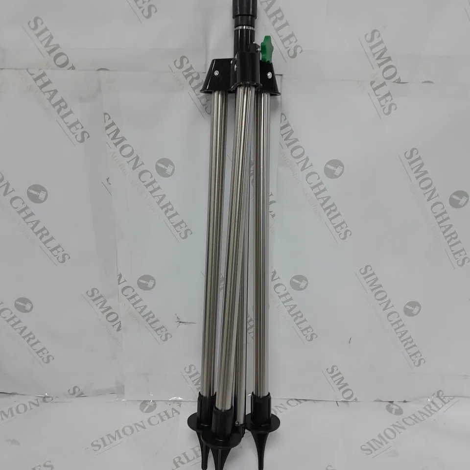 BOXED SFIXX GARDEN ZINC SPRINKLER WITH TRIPOD BASE