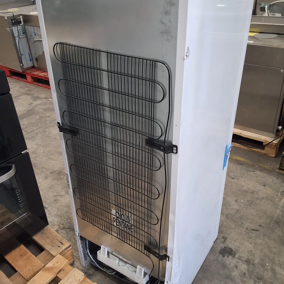 LOGIK LE55CW22 60/40 FRIDGE FREEZER - WHITE