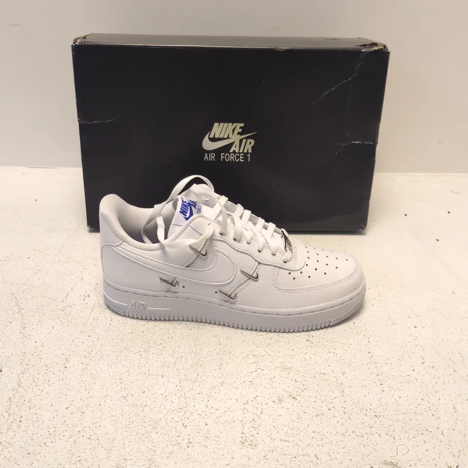 NIKE AIR FORCE 1 WHITE SNEAKERS (UK 3.5)