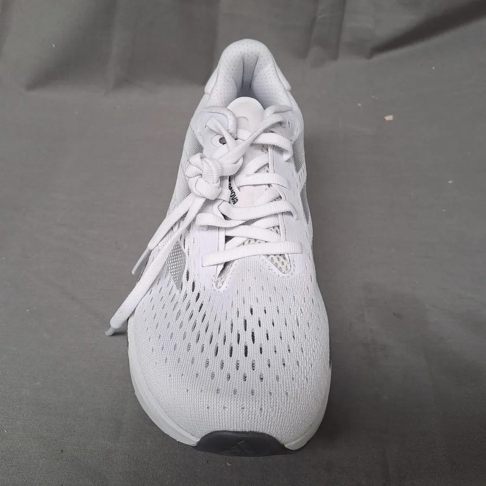 PAIR OF ADIDAS SUPERNOVA PRIMA SHOES IN LIGHT GREY UK SIZE 8