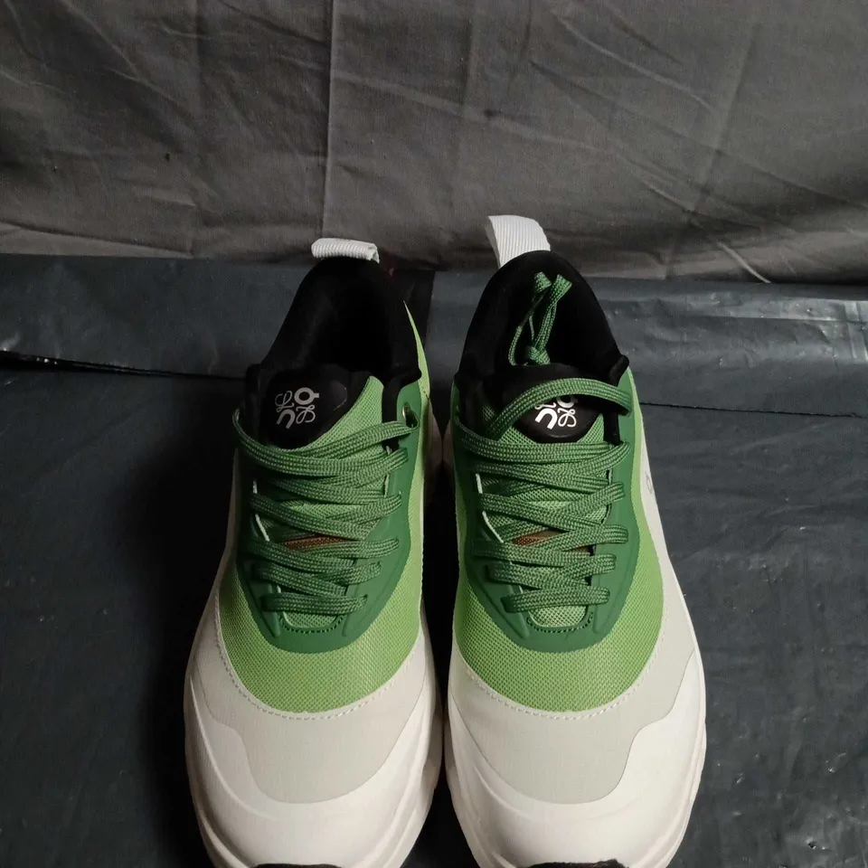 ON RUNNING CLOUDTEC TRAINER – UK SIZE 4