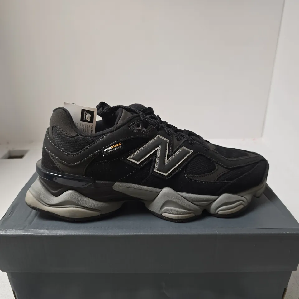 NEW BALANCE BLACK/GREY TRAINERS UK 9 BOXED