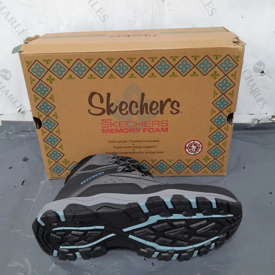 SKECHERS MEMORY FOAM SIZE 6 GREY/BLUE WALKING BOOTS 