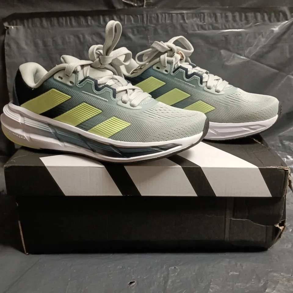 BOXED PAIR OF ADIDAS QUESTAR 3 TRAINERS IN PALE MINT/MULTI SIZE UK 4