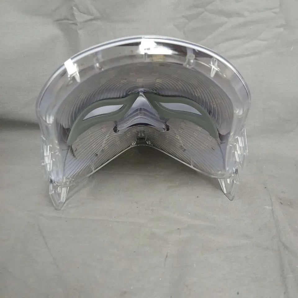 BOXED ERTH BEAUTY SKIN RETREAT & RENEW LIGHT THERAPY FACE MASK