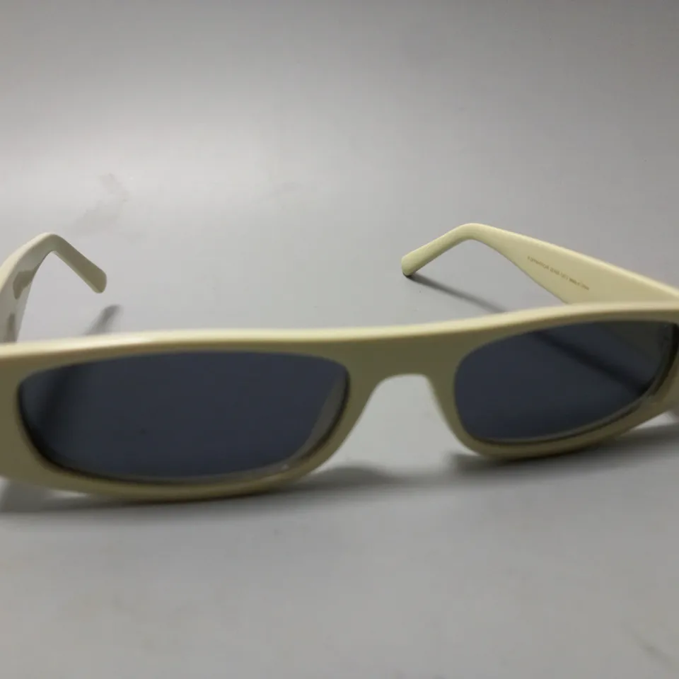 MELLER 221020 IF-OFFWHITECAR GLASSES