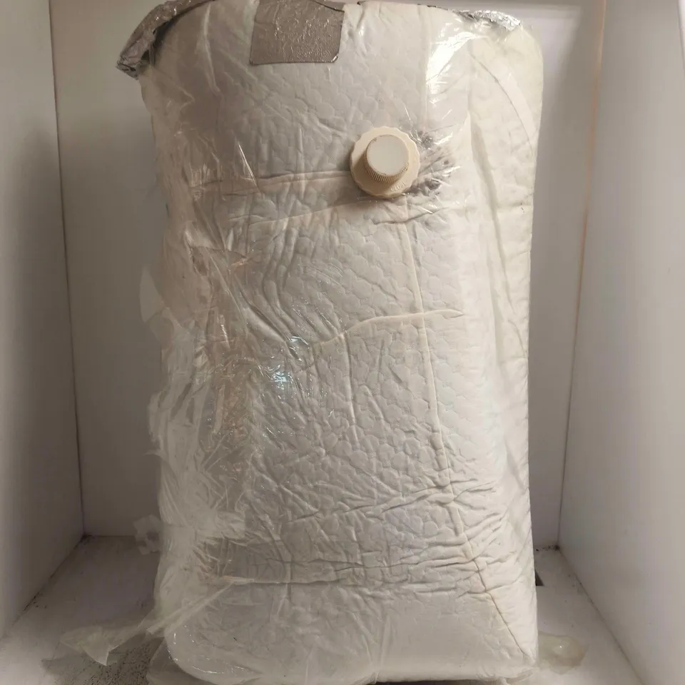 LARGE BED QUILT IN WHITE