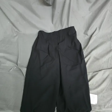 BOX OF APPROXIMATELY 12 ASSORTED CLOTHING ITEMS TO INCLUDE: WOMEN'S SMART PANTS AND SOCKS