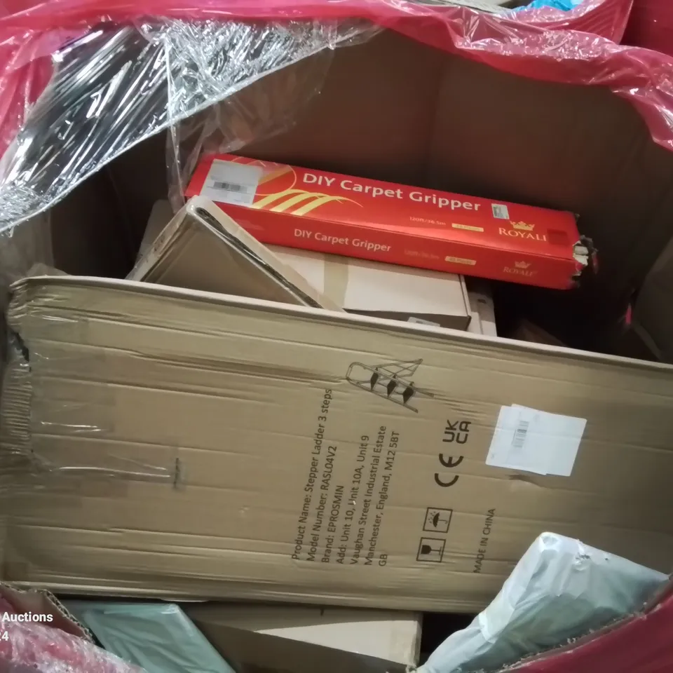 PALLET CONTAINING VARIOUS ITEMS TO INCLUDE STEP LADDERS,30W SOLAR PANEL KIT, TOWER FAN ETC.