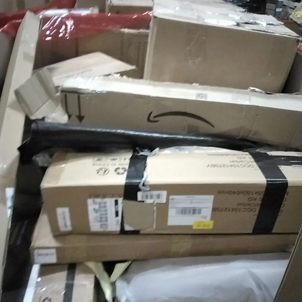 PALLET OF HOUSEHOLD ITEMS TO INCLUDE WALLPAPER STEAMER, RUG, BABY BED RAIL, TENSION ROD AND OTHER ASSORTED ITEMS...