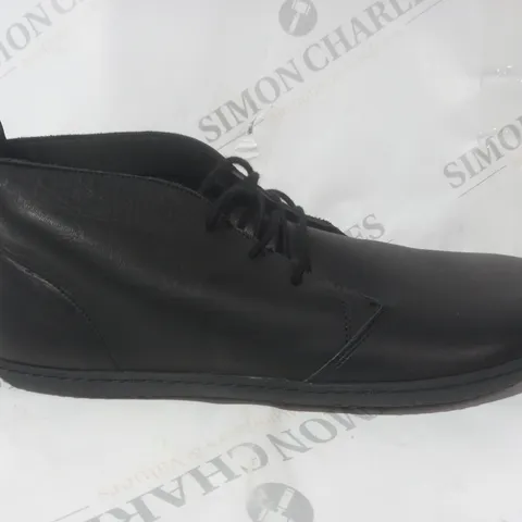 BOXED PAIR OF REVIVO BY VIVO BEAREFOOT GOBI III SHOES IN BLACK EU SIZE 47