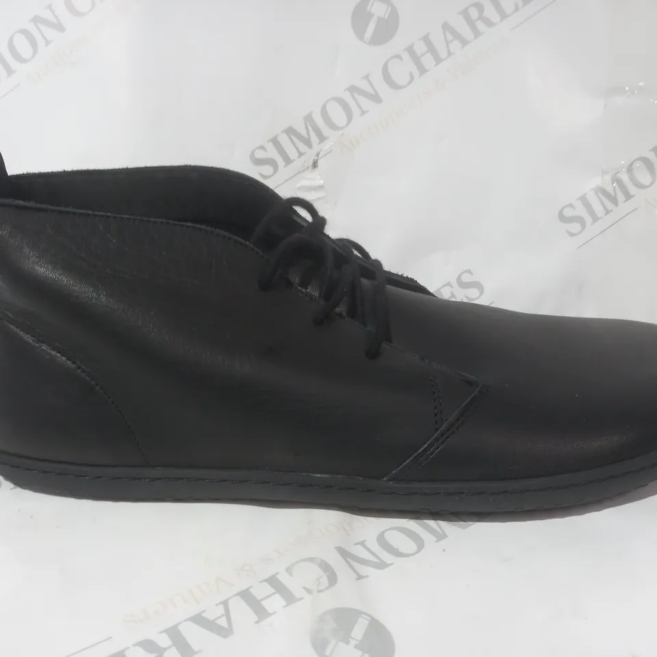 BOXED PAIR OF REVIVO BY VIVO BEAREFOOT GOBI III SHOES IN BLACK EU SIZE 47