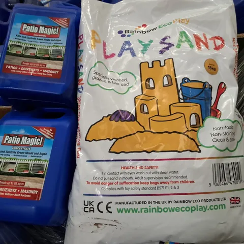 PALLET CONTAINING A LARGE QUANTITY OF 15KG BAGS OF ECO PLAY SAND AND 2.5KG PATIO MAGIC