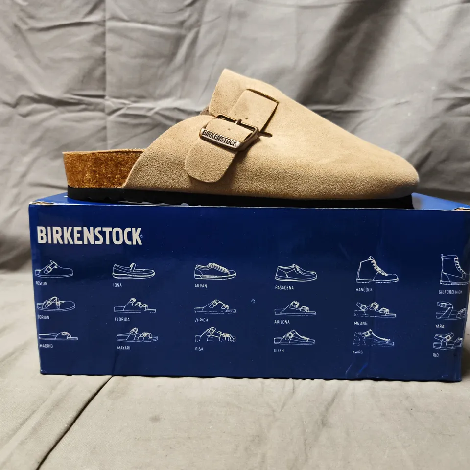 BOXED PAIR OF BIRKENSTOCK SHOES IN LIGHT TAUPE SIZE EU 37
