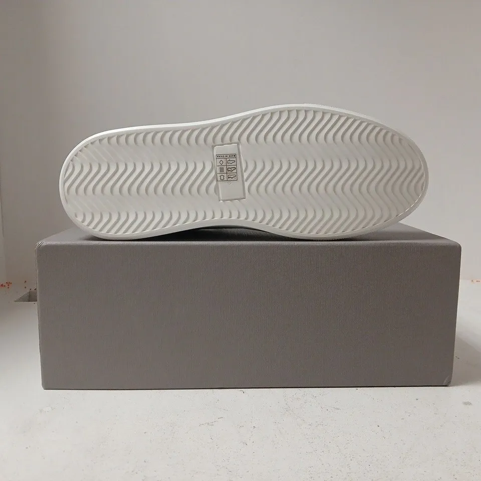 BOXED PAIR OF LEGEND TRAINERS IN WHITE SIZE UK 10