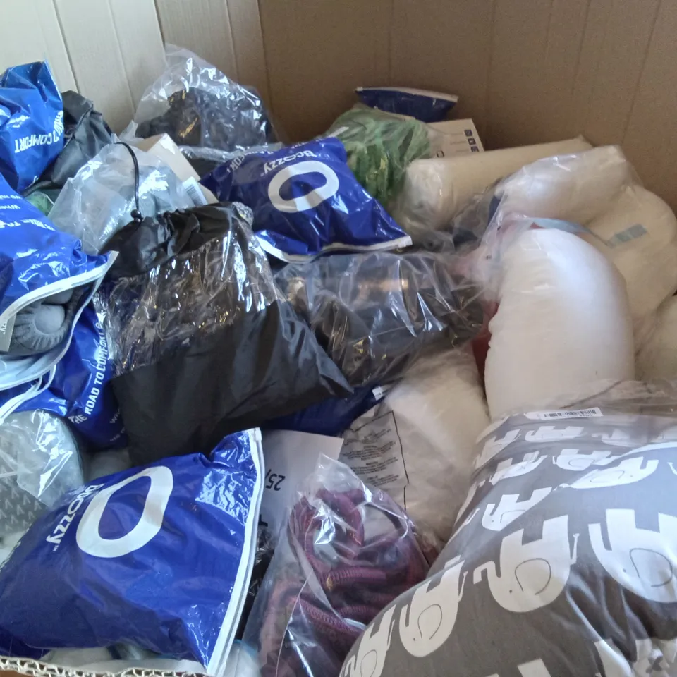 PALLET OF ASSORTED ITEMS INCLUDING TACK LIFE HOSE REEL, MARBURY MEMORY FOAM CONTOUR PILLOW, AMERIERGO FOOT REST, MEMORY FOAM CERVICAL PILLOW, BCOZZY NECK REST, ORTHOLOVE ENHANCED NIGHTS SLEEP