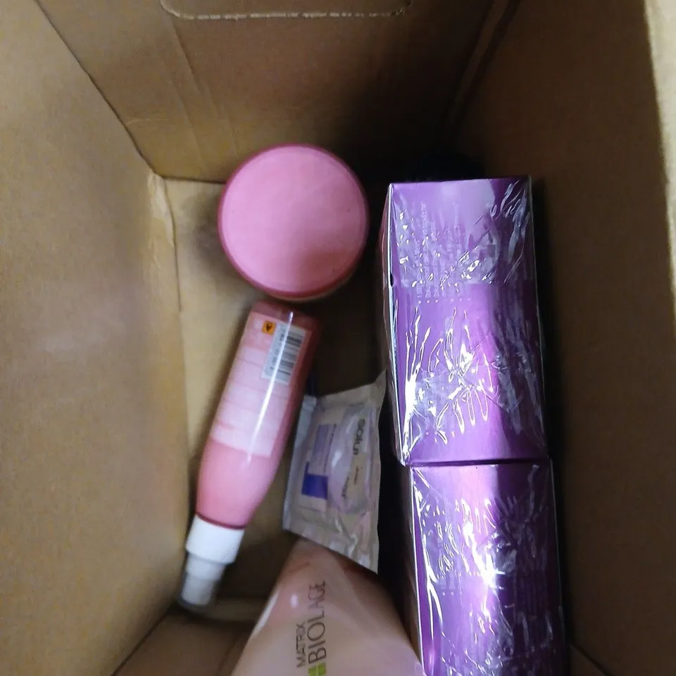 APPROXIMATELY 10 ASSORTED MATRIX BEAUTY PRODUCTS 