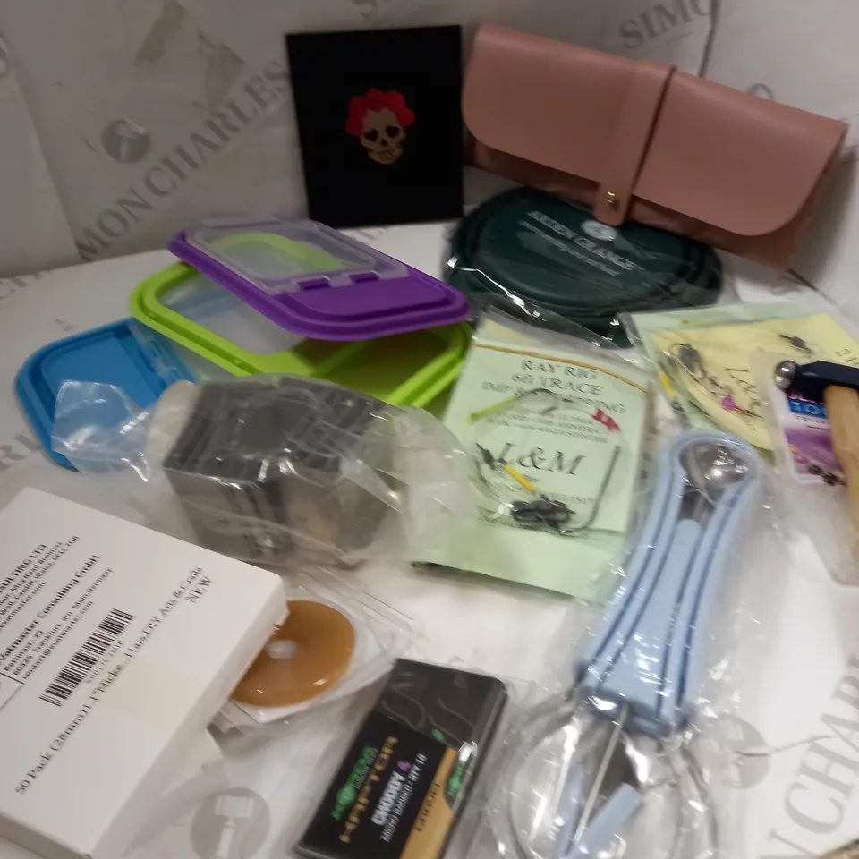 ASSORTED HOUSEHOLD ITEMS 
