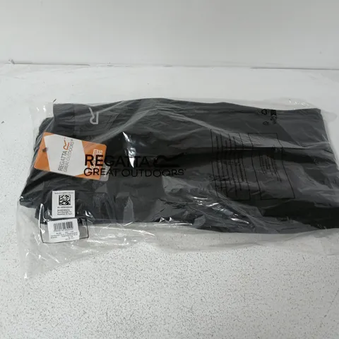 APPROXIMATELY 29 BRAND NEW REGATTA BOYS TECH MOUNTAIN TROUSERS IN BLACK/ASH - 10-11YRS