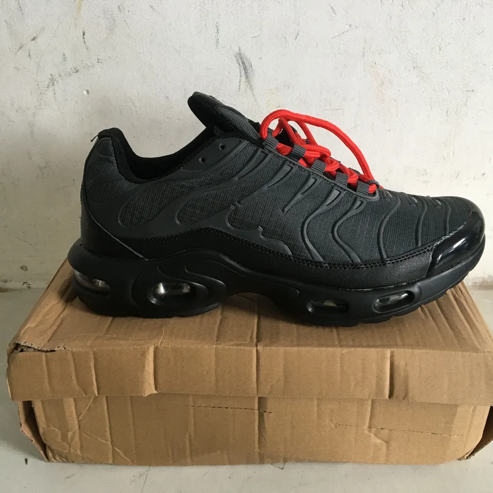 BOXED PAIR OF SIZE 8 BLACK TRAINERS WITH RED LACES