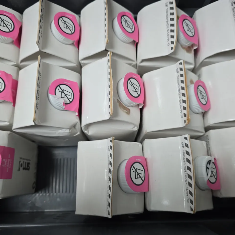 TOTE OF APPROXIMATELY 15 SMOL WASHING UP LIQUID 