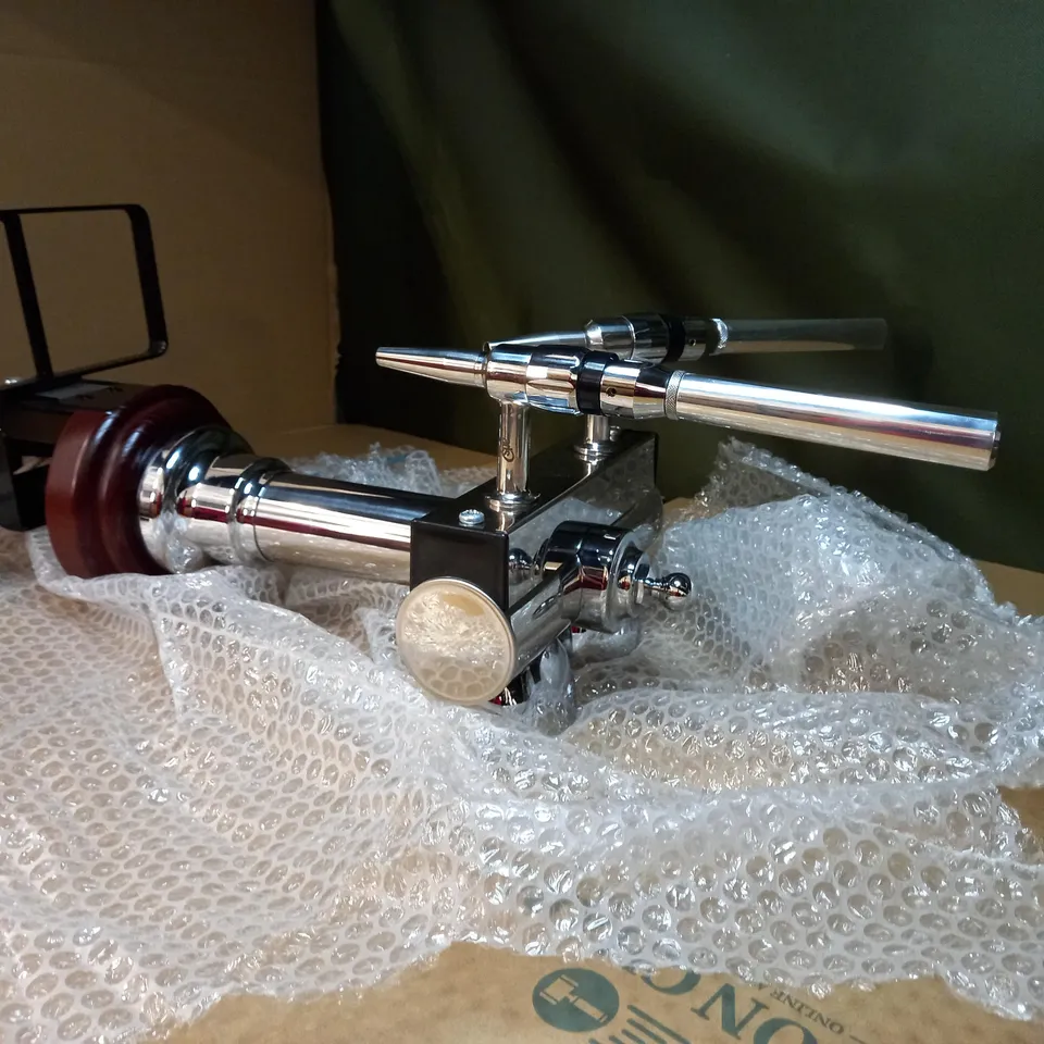 DRAUGHT BEER/LARGER SILVER/WOOD PUMP