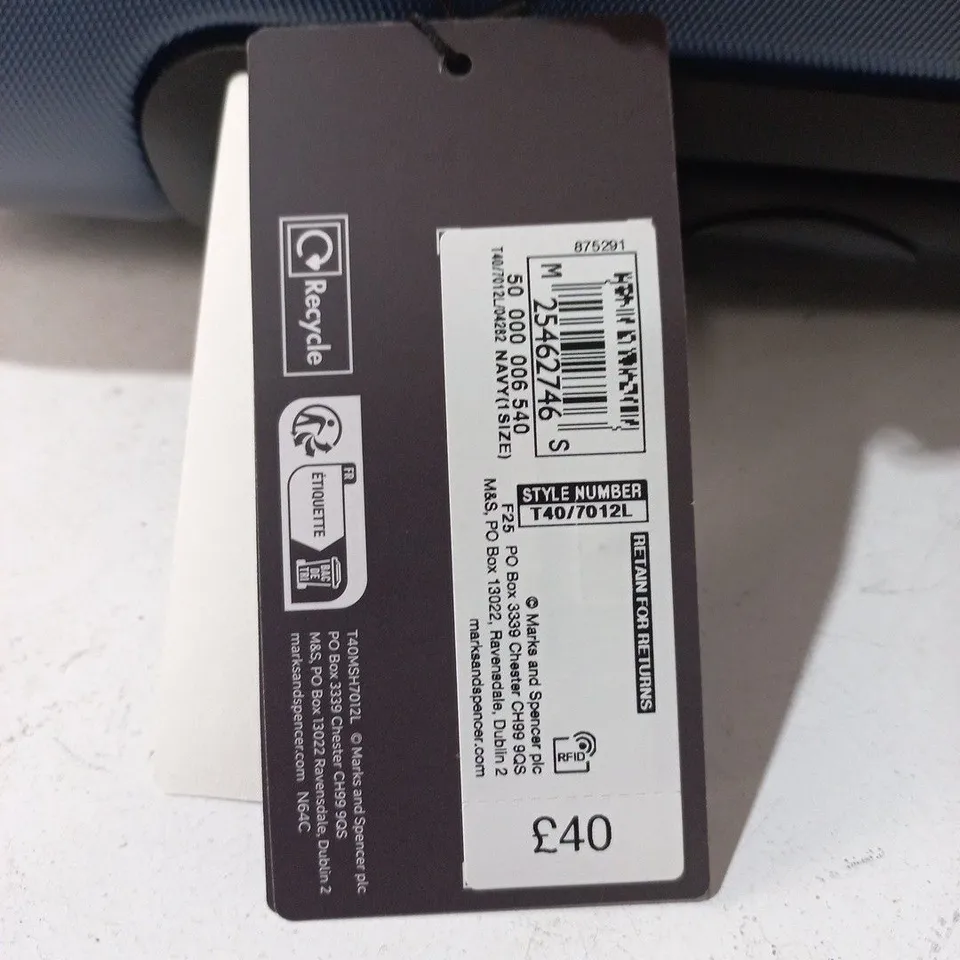 UNBOXED M&S HARD SHELLED LARGE LUGGAGE CASE WITH WHEELS