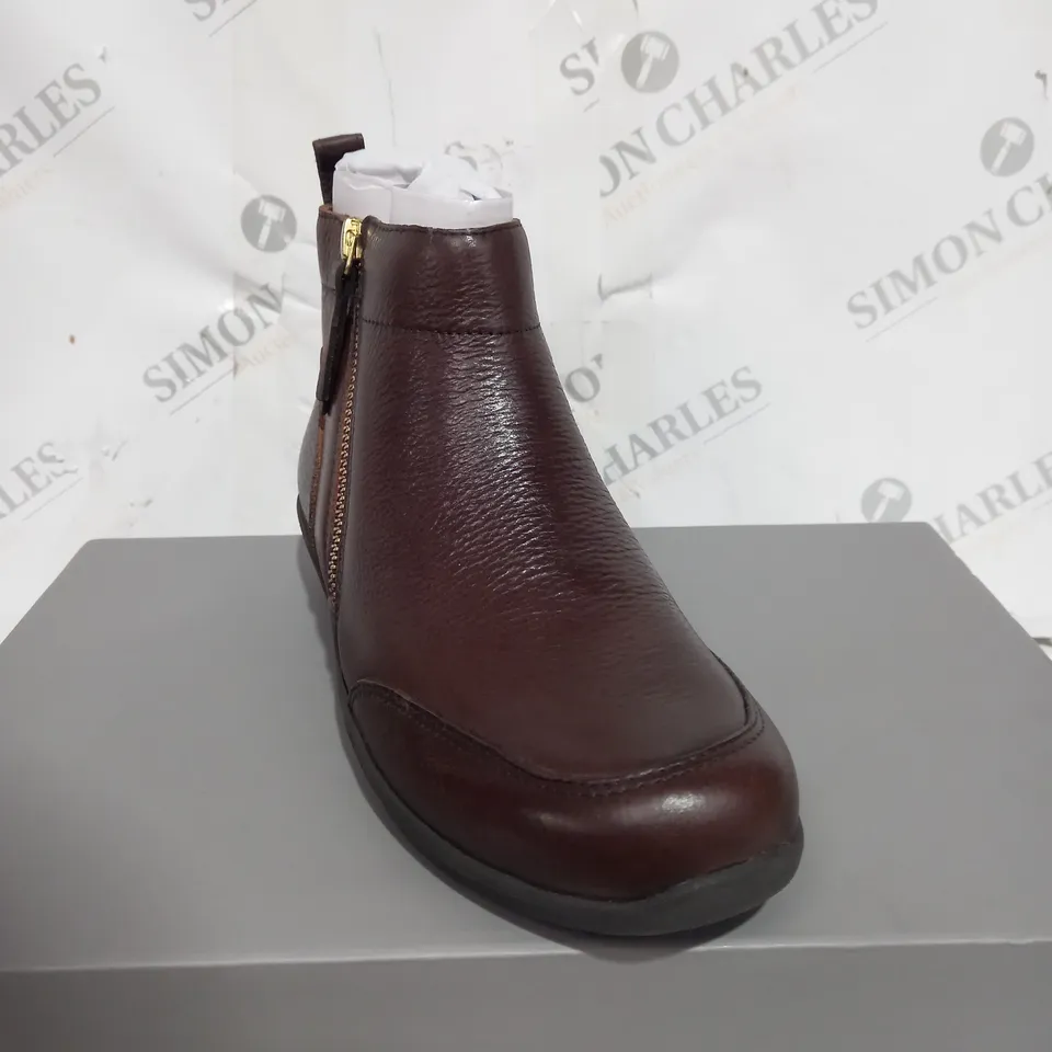 VIONIC LOIS BROWN ANKLE BOOTS - UK SIZE 3