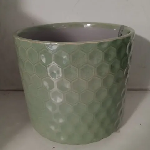 FOUR BRAND NEW GISELA GRAHAM GLAZED CERAMIC POT COVERS– PASTEL GREEN