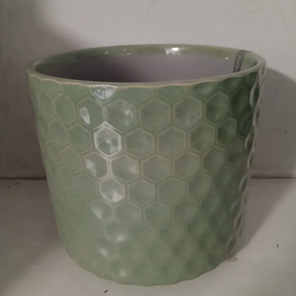 FOUR BRAND NEW GISELA GRAHAM GLAZED CERAMIC POT COVERS– PASTEL GREEN