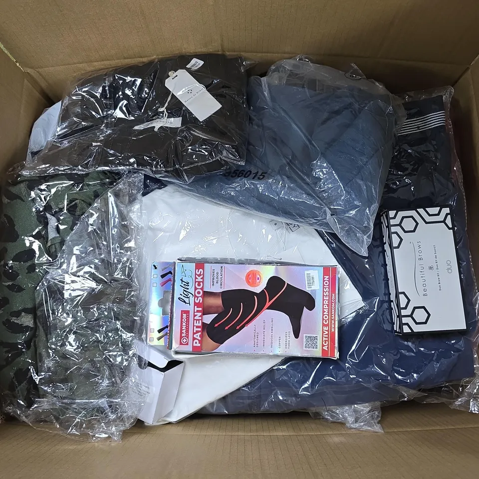 APPROXIMATELY 20 ASSORTED ITEMS TO INCLUDE MASION DE NIMES DRESS, SANKOM PATENT SOCKS, PRECISION RADIO ALARM CLOCK, ETC