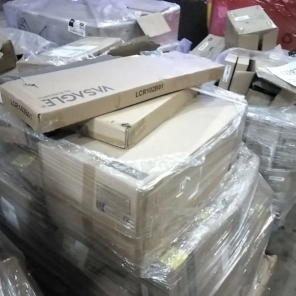 PALLET OF HOUSEHOLD ITEMS TO INCLUDE COAT RACK,LAUNDRY HAMPER, MAKE UP CASE, COFFEE TABLE AND OTHER ASSORTED ITEMS...