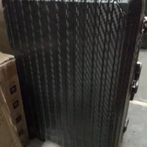 LUGG LOCKABLE BLACK SUITCASE
