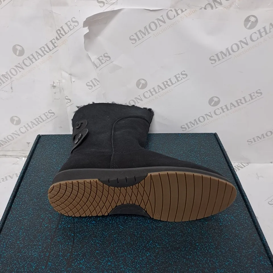 BOXED EMU AUSTRALIA FAUX SUEDE BOOTS - BLACK, SIZE 6