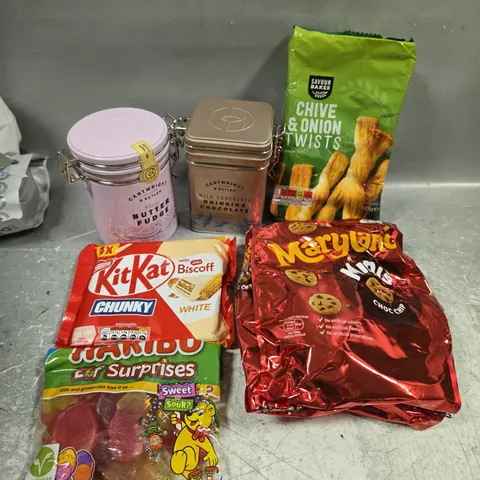 APPROXIMATELY 10 ASSORTED FOOD/DRINK PRODUCTS TO INCLUDE KITKAT, BUTTER FUDGE, MARYLAND MINIS ETC 