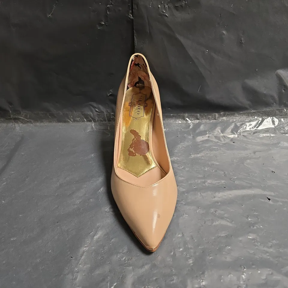 PAIR OF TED BAKER POINTED TOE STILETTO HEEL SHOES IN ROSE/GOLD SIZE EU 39