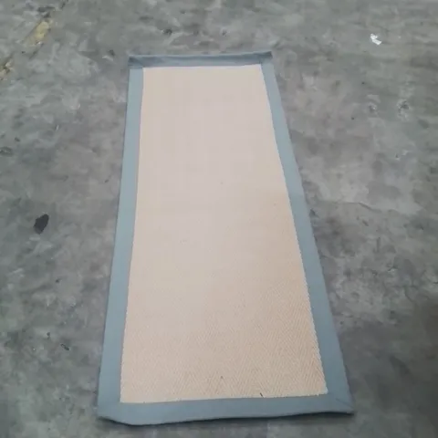 QUALITY DESIGNER AREA RUG - APPROXIMATELY 150X60CM