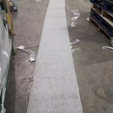 QUALITY DESIGNER AREA RUG - APPROXIMATELY 820X60CM