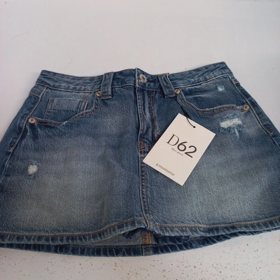 STRADIVARIUS DENIM SHORTS – WOMEN’S UK 8 (EU 36)