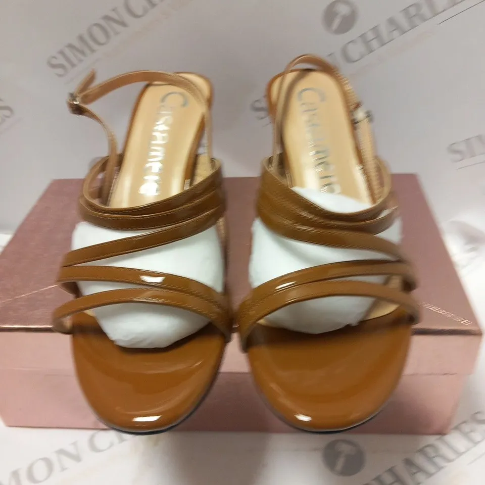 BOXED CASTAMERE HEELED SHOES SIZE EU 39.5