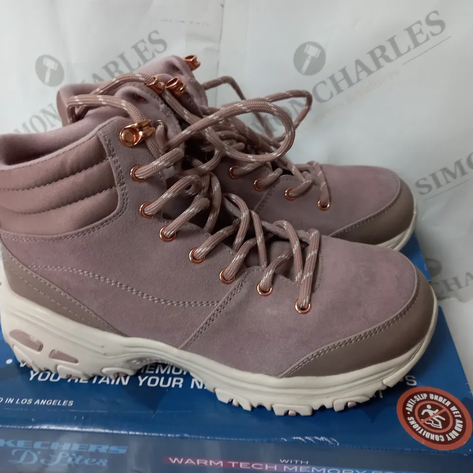 SKECHERS D'LITES SATIN COLLAR LACE UP BOOTS, BLUSH - SIZE 4