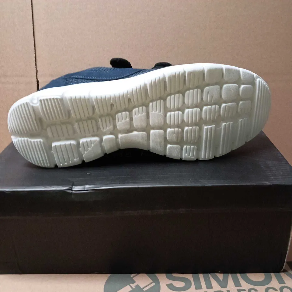 CHARLES SOUTHWELL JONATHAN NAVY VELCRO SNEAKERS – WIDE FIT, UK 9