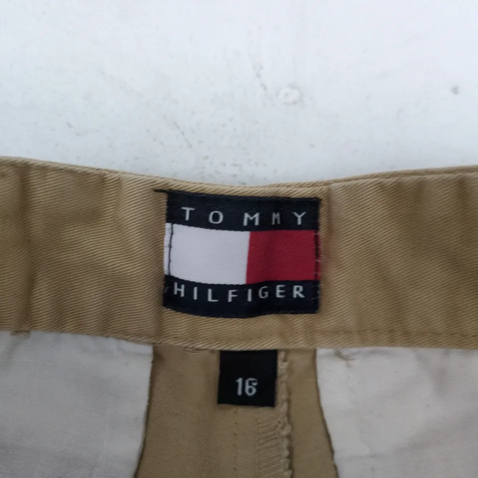 TOMMY HILFIGER BEIGE CHINOS – MEN'S UK 16