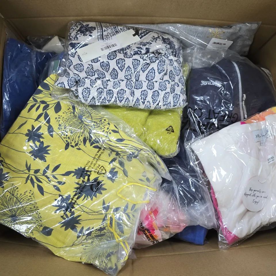 APPROXIMATELY 30 ASSORTED CLOTHING ITEMS IN VARIOUS SIZES, STYLES & COLOURS TO INCLUDE BRANDS SUCH AS REGATTA, TAMSY, WILD FLOWER, ETC - COLLECTION ONLY