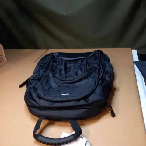 TARGUS BLACK BACKBACK