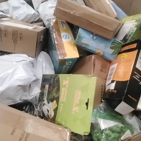 A PALLET CONTAINING A LARGE QUANTITY OF ASSORTED GARDEN HOSES, SWIMMING PRODUCTS WHICH INCLUDE; INFLATABLE POOL FLOAT ETC