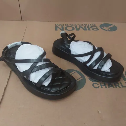 BOX CONTAINING APPROXIMATELY 6x BRAND NEW SIMPLY BE PHOEBE EXTRA WIDE SHOES - SIZE 6